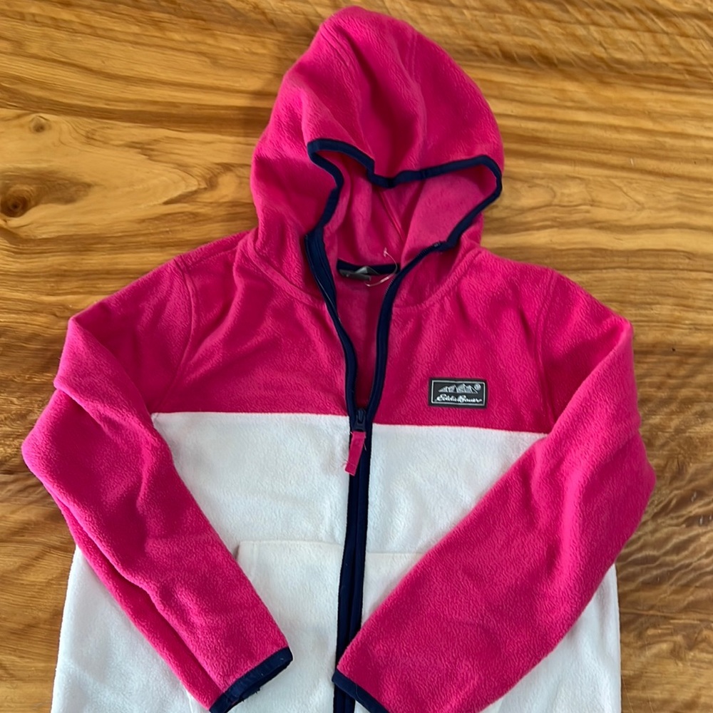 Three-toned zip-front hoodie fleece with front pocket.